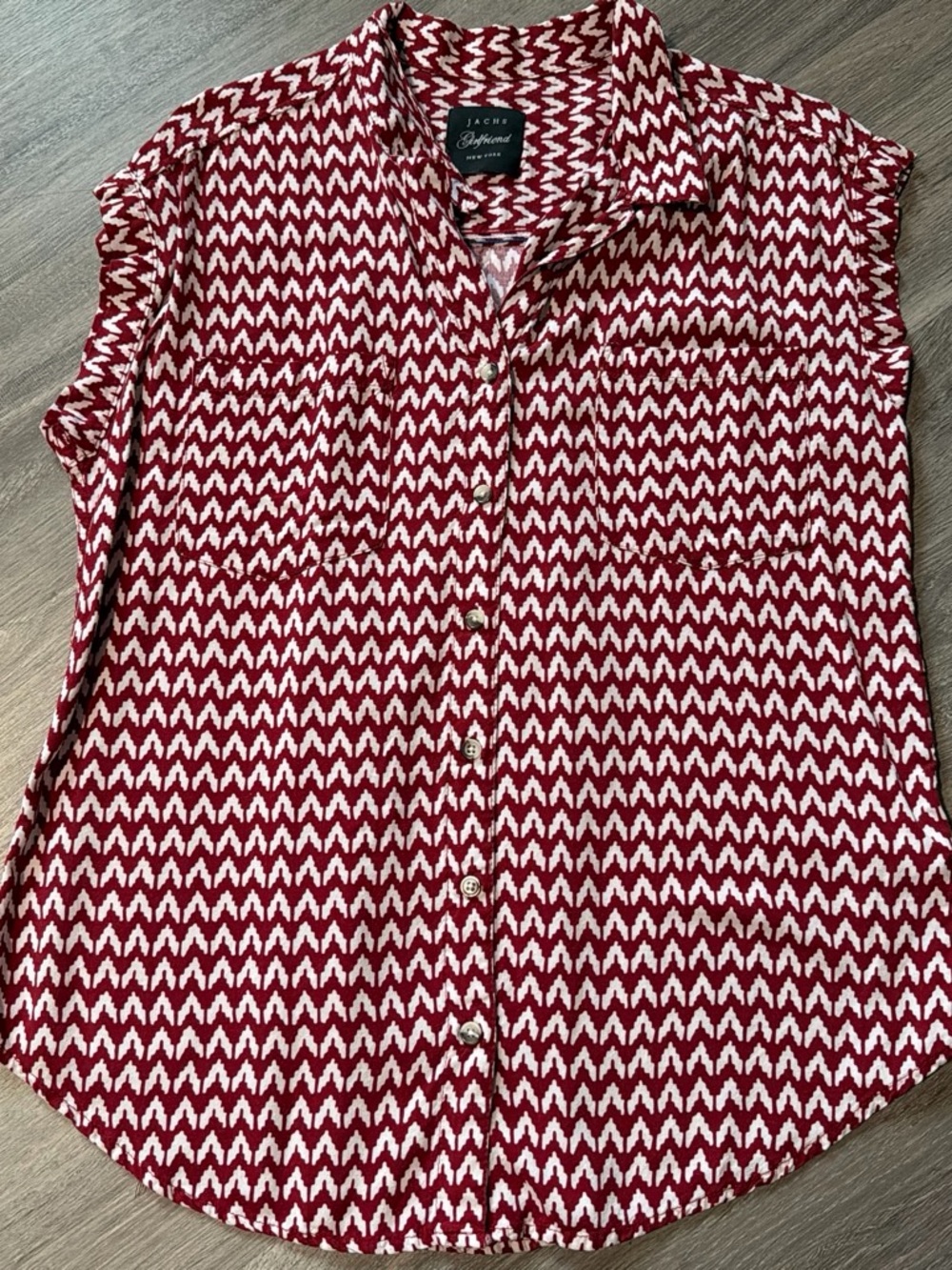 Jachs Sleeveless Button-Front Red and White Chevron Print Top